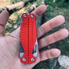 Мультитул LEATHERMAN CHARGE PLUS G10 КРАСНЫЙ 832778
