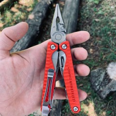 Мультитул LEATHERMAN CHARGE PLUS G10 КРАСНЫЙ 832778